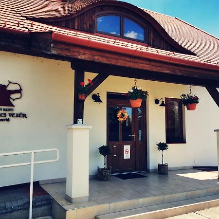 Szabolcs Vezer Panzio Bed & Breakfast Exterior photo