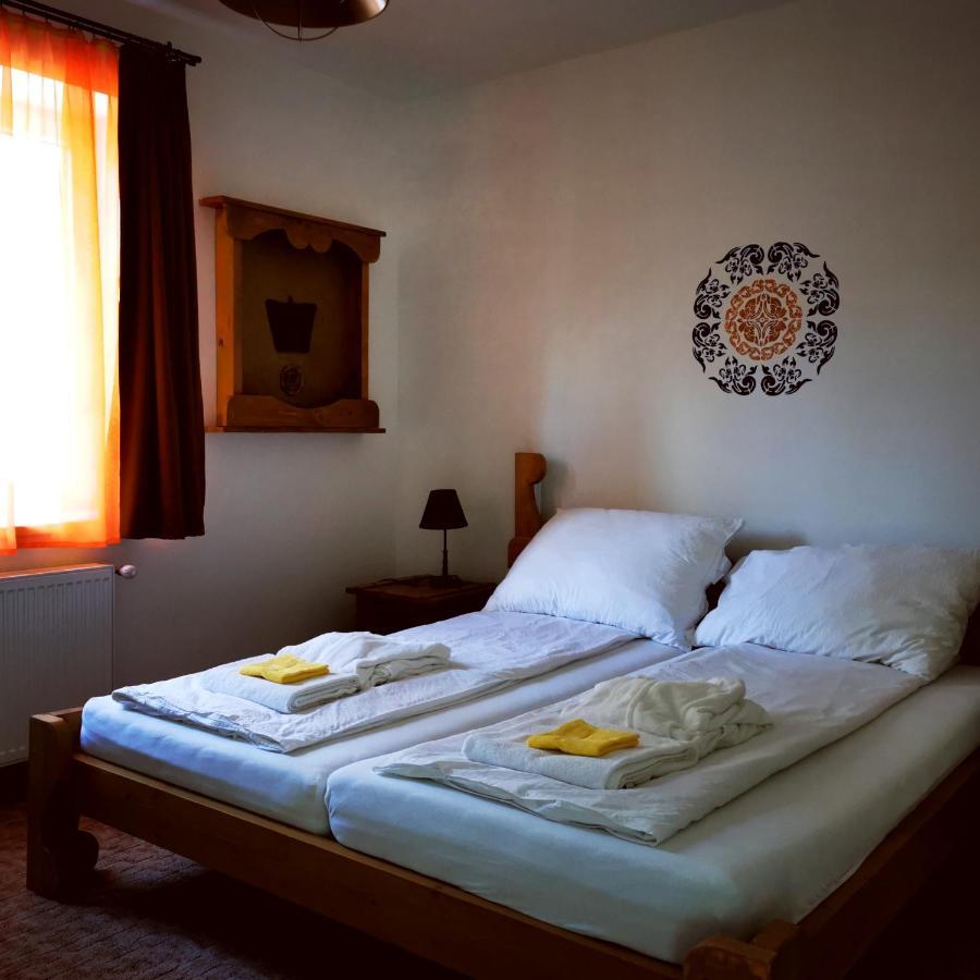 Szabolcs Vezer Panzio Bed & Breakfast Exterior photo