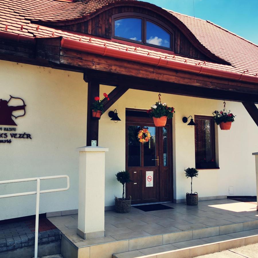 Szabolcs Vezer Panzio Bed & Breakfast Exterior photo