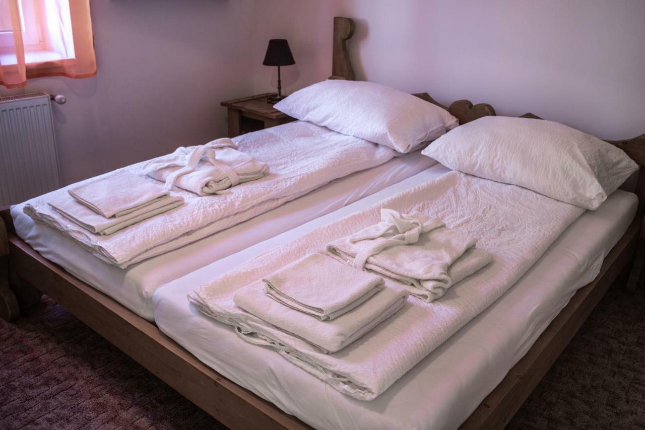 Szabolcs Vezer Panzio Bed & Breakfast Exterior photo