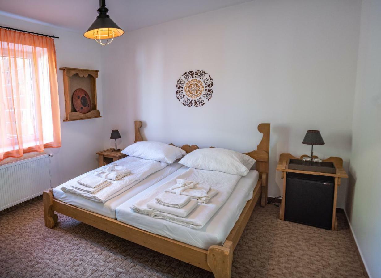 Szabolcs Vezer Panzio Bed & Breakfast Exterior photo
