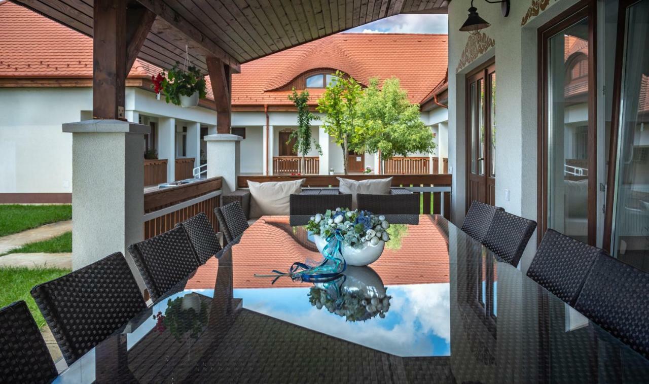 Szabolcs Vezer Panzio Bed & Breakfast Exterior photo