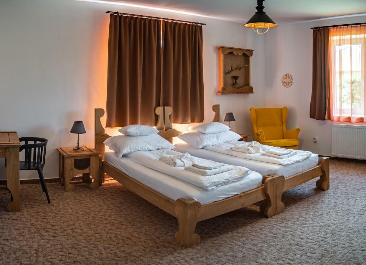 Szabolcs Vezer Panzio Bed & Breakfast Exterior photo